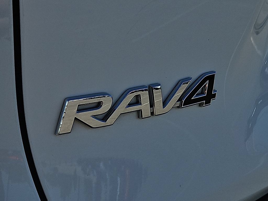 Used 2025 Toyota RAV4 XLE FWD image 11