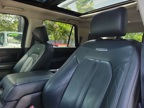 Used 2018 Ford Expedition Platinum RWD image 17