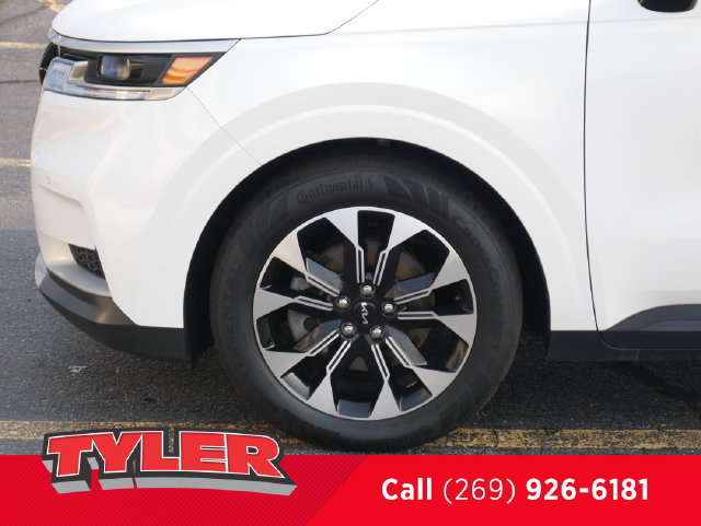 Used 2024 Kia Carnival EX FWD image 42