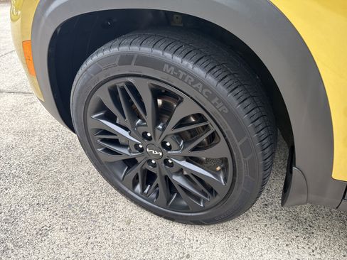 Used 2022 Kia Seltos Nightfall Edition image 11