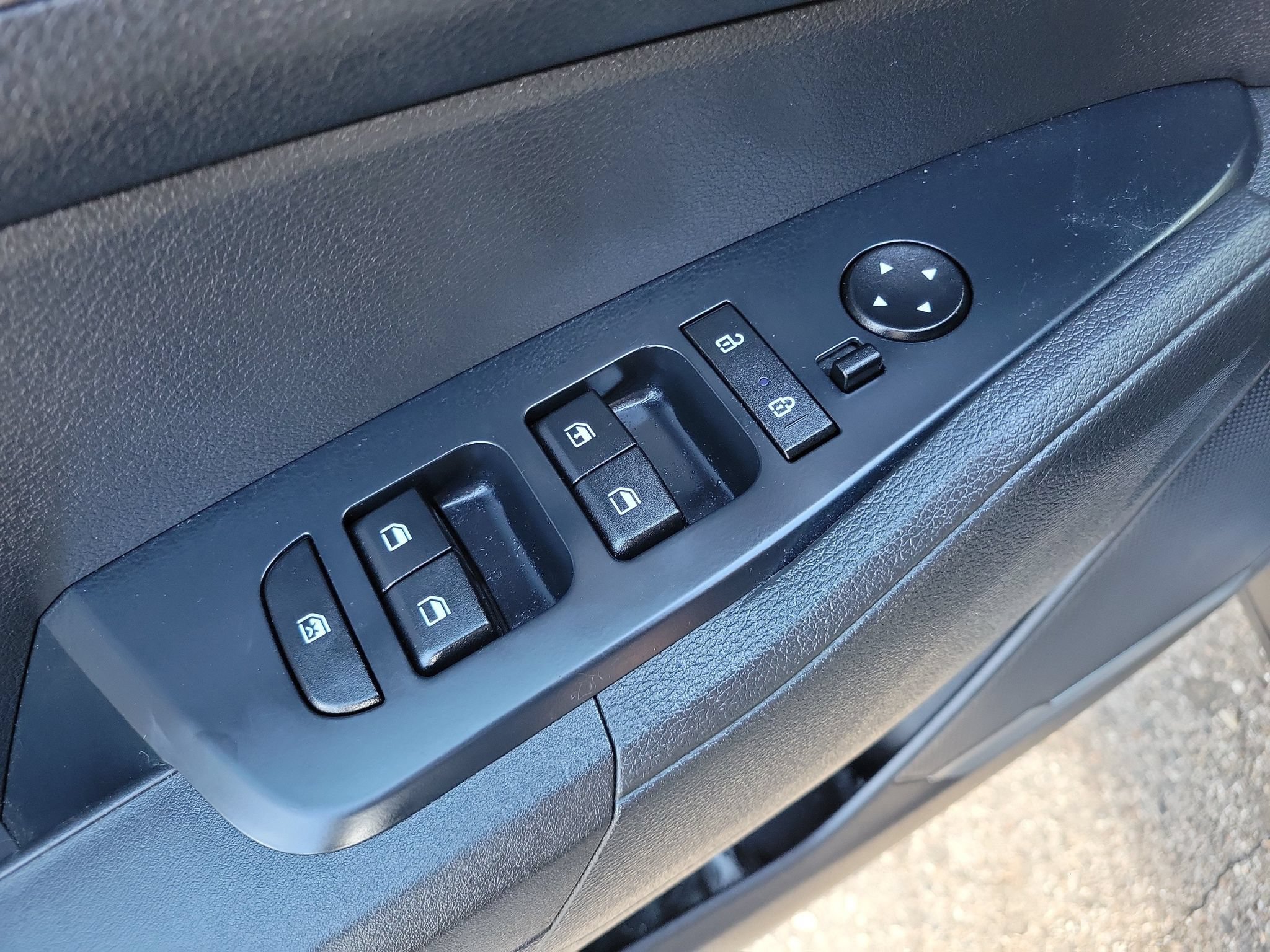 Used 2025 Kia Sportage LX FWD image 8