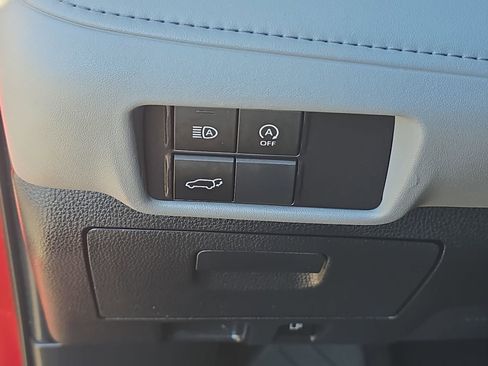 Used 2023 Toyota Highlander XLE image 33