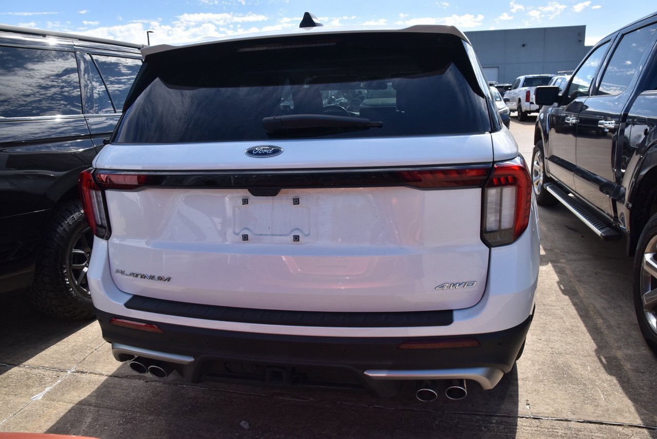 Certified 2025 Ford Explorer Platinum w/ Ultimate Package AWD/4WD image 6