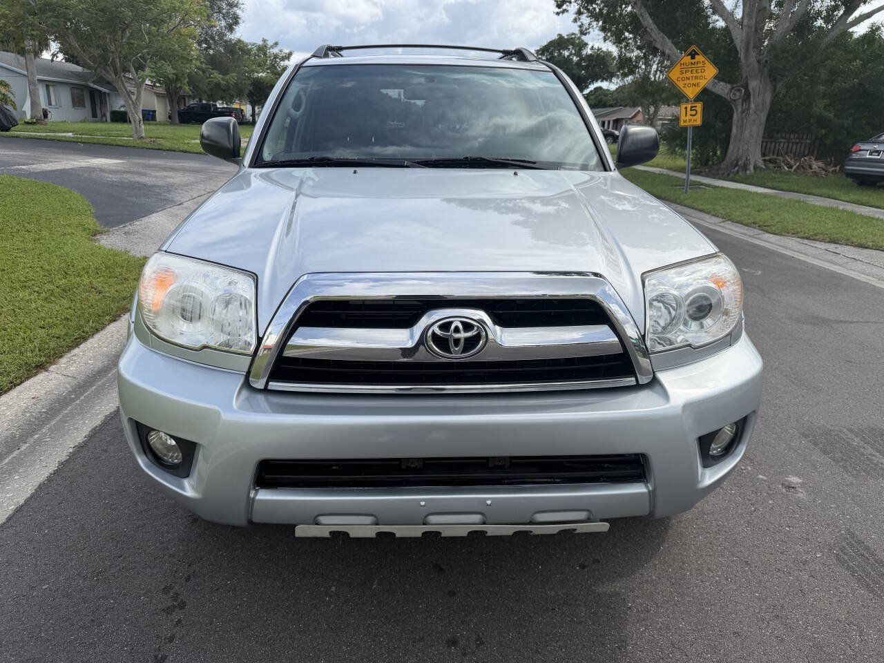 Used 2008 Toyota 4Runner SR5 w/ SR5 Extra Value Pkg 1 AWD/4WD image 4