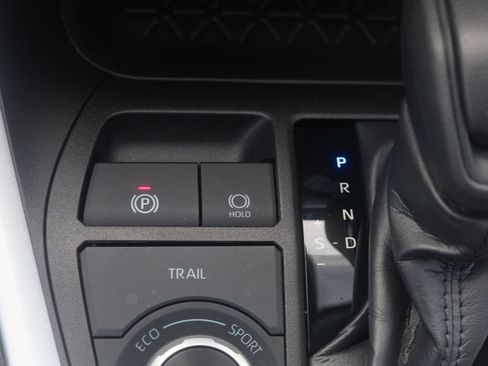 Used 2023 Toyota RAV4 LE AWD/4WD image 11