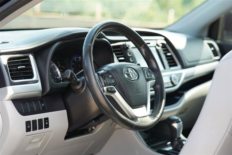 Used 2015 Toyota Highlander XLE FWD image 49