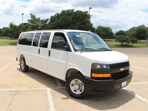 Used 2025 Chevrolet Express 3500 LS RWD image 6