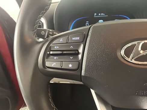Used 2025 Hyundai Venue SEL FWD image 16