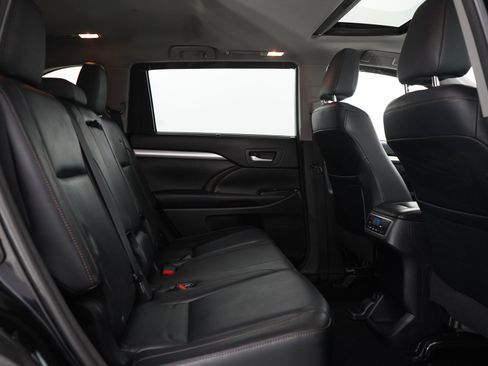 Used 2015 Toyota Highlander XLE AWD/4WD image 13