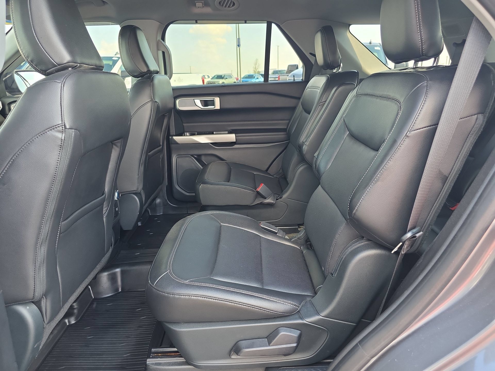Used 2021 Ford Explorer Limited w/ Equipment Group 301A RWD image 11