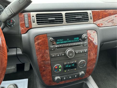 Used 2013 Chevrolet Avalanche LT image 31