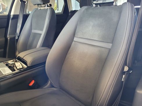 Used 2019 Land Rover Range Rover Velar BASE image 22