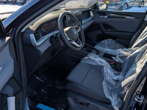 New 2026 Volkswagen Tiguan SE image 4