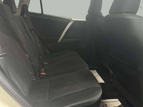 Used 2018 Toyota RAV4 LE FWD image 8