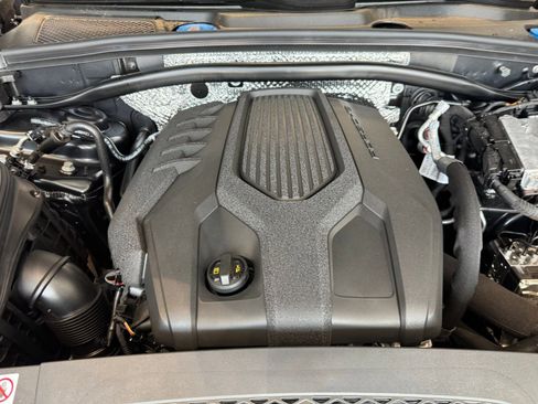 Used 2025 Porsche Macan image 28