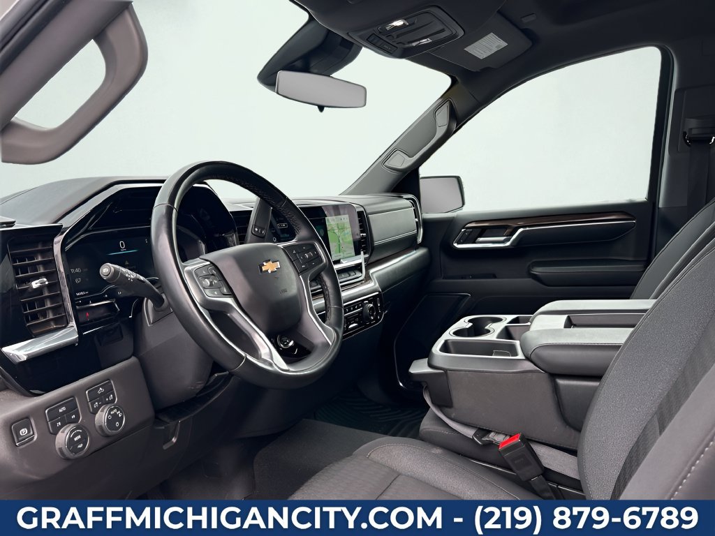 Used 2025 Chevrolet Silverado 1500 LT AWD/4WD image 11