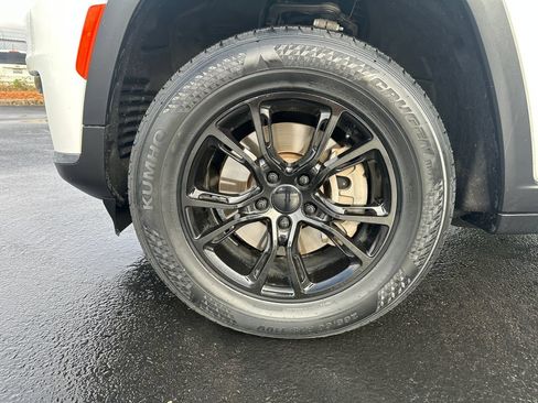 Used 2023 Jeep Grand Cherokee L Laredo w/ Luxury Tech Group I AWD/4WD image 12