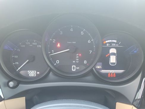 Certified 2025 Porsche Macan AWD/4WD image 30
