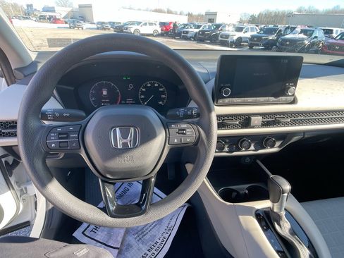 Certified 2023 Honda HR-V LX image 14