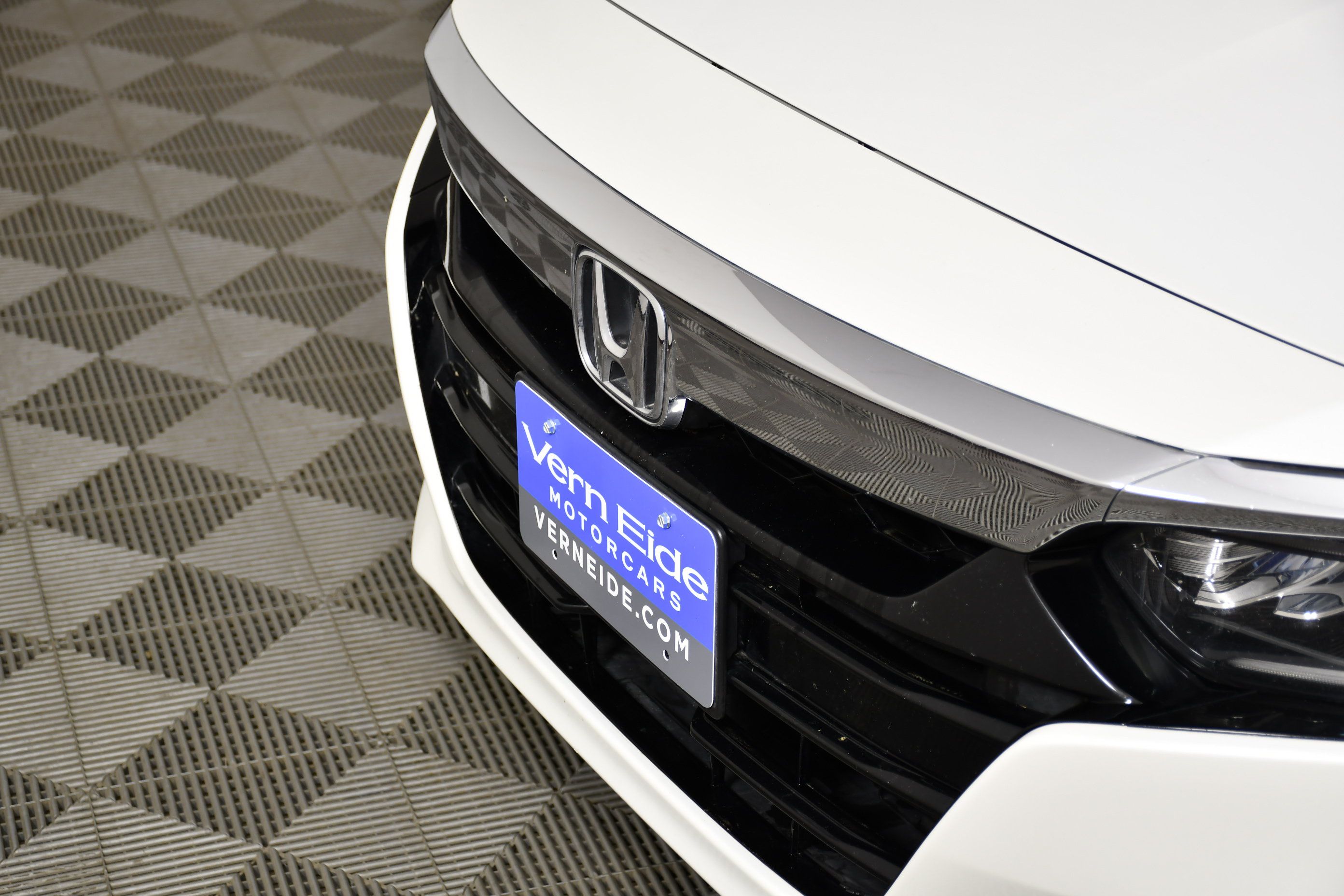Used 2018 Honda Accord Touring image 11