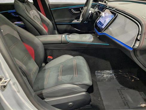 Certified 2025 Mercedes-Benz E 53 AMG e 4MATIC Sedan image 21