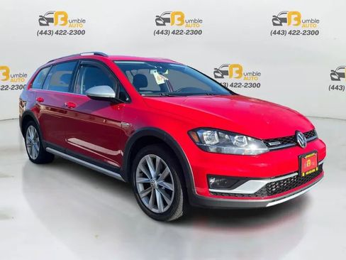 Used 2018 Volkswagen Golf Alltrack SE image 3