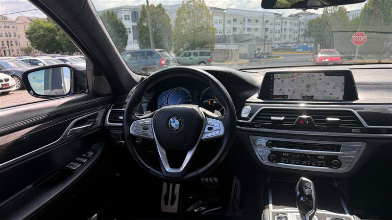 Used 2018 BMW 750i RWD image 27