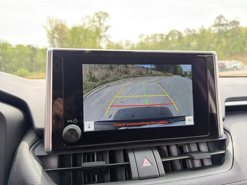 Used 2025 Toyota RAV4 XLE image 29