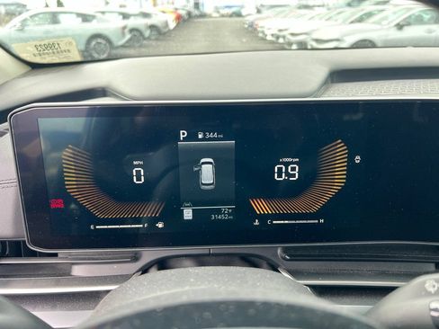 Used 2025 Kia Carnival FWD image 19