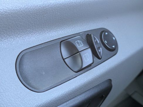 Used 2018 Mercedes-Benz Sprinter 2500 image 22