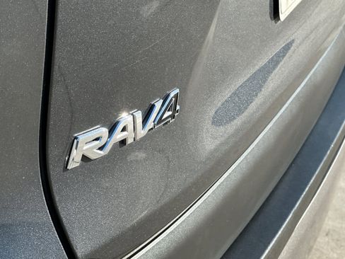Used 2019 Toyota RAV4 Limited image 16