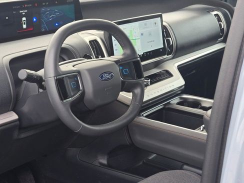 Certified 2025 Ford Expedition Active AWD/4WD image 30