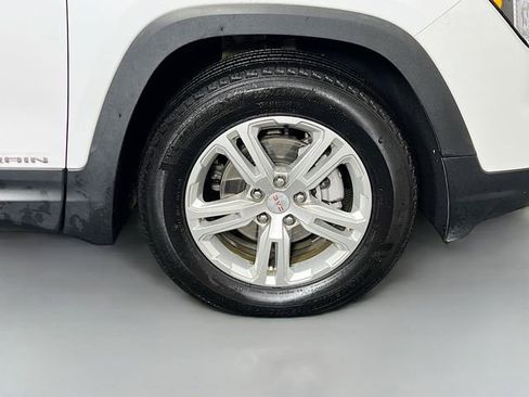 Used 2024 GMC Terrain SLE image 34