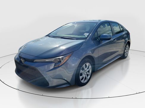 Used 2022 Toyota Corolla LE FWD image 3