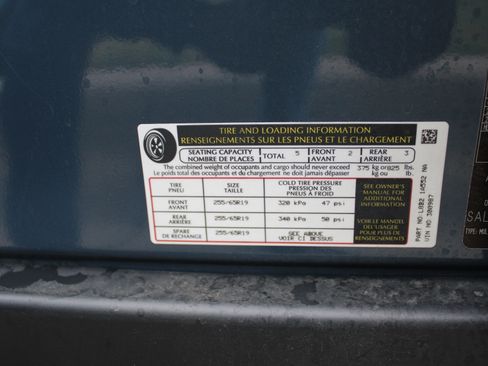 Used 2024 Land Rover Defender 110 S image 95