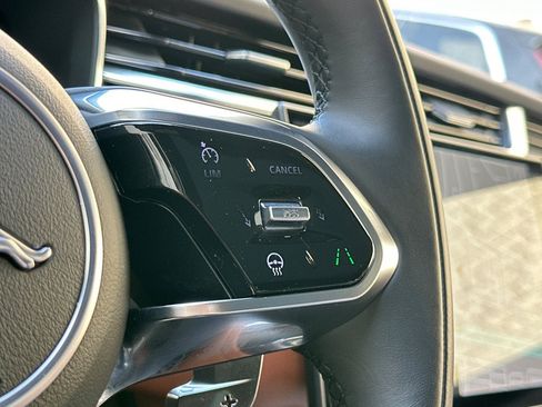 Used 2025 Jaguar F-PACE R-Dynamic S image 29