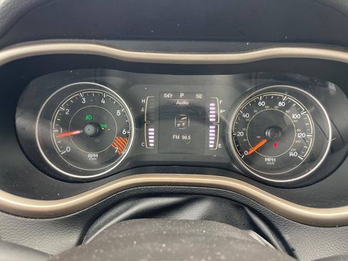 Used 2015 Jeep Cherokee Latitude AWD/4WD image 16