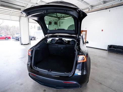 Used 2025 Tesla Model Y Long Range image 50