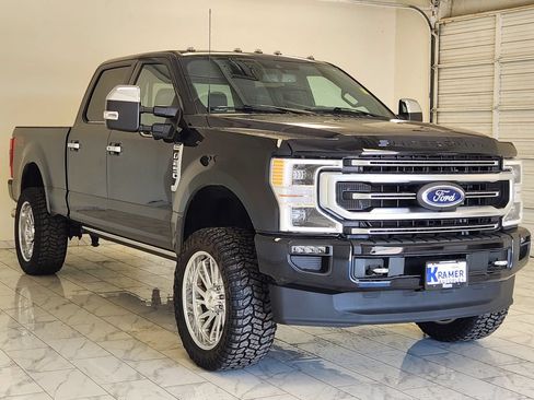 Used 2022 Ford F250 Platinum w/ FX4 Off-Road Package AWD/4WD image 3
