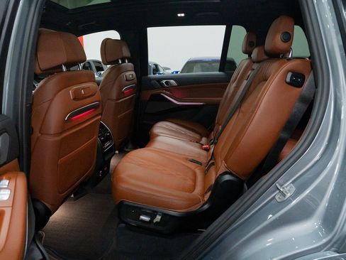Used 2023 BMW X7 M60i image 28