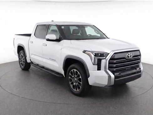 Used 2026 Toyota Tundra Limited AWD/4WD image 3