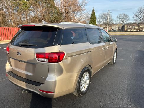 Used 2015 Kia Sedona LX image 7