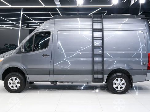 Used 2021 Mercedes-Benz Sprinter 2500 image 8