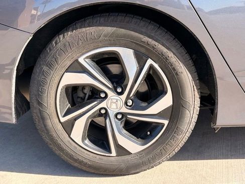 Used 2017 Honda Accord LX image 6