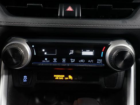 Used 2021 Toyota RAV4 LE image 19