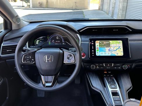 Used 2021 Honda Clarity Plug-In Hybrid image 2
