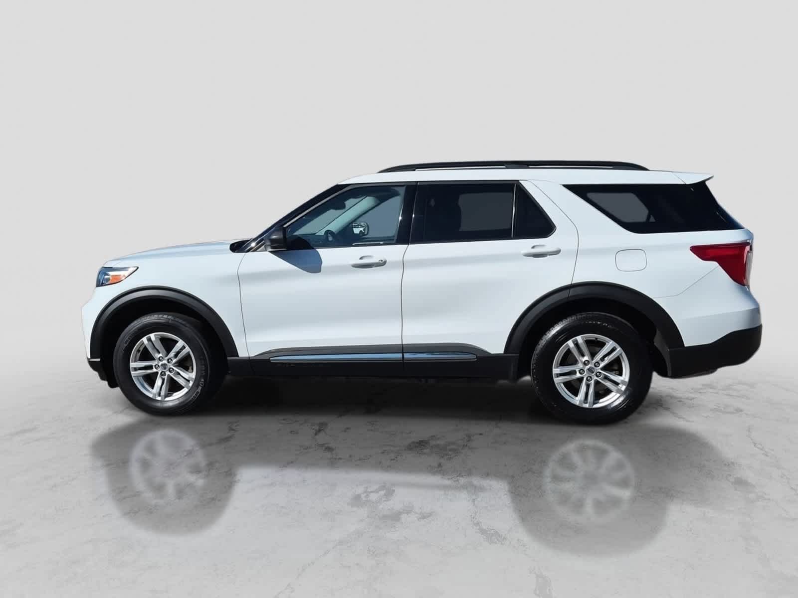 Used 2020 Ford Explorer XLT w/ Equipment Group 202A AWD/4WD image 5