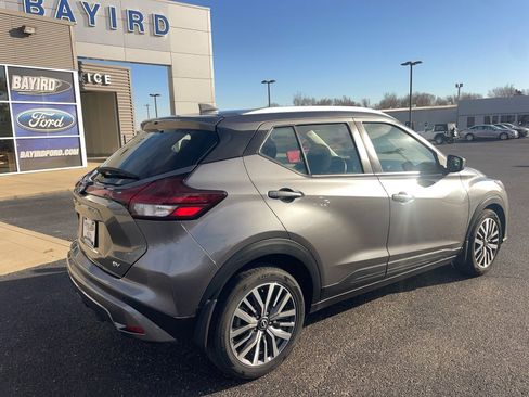 Used 2023 Nissan Kicks SV image 4