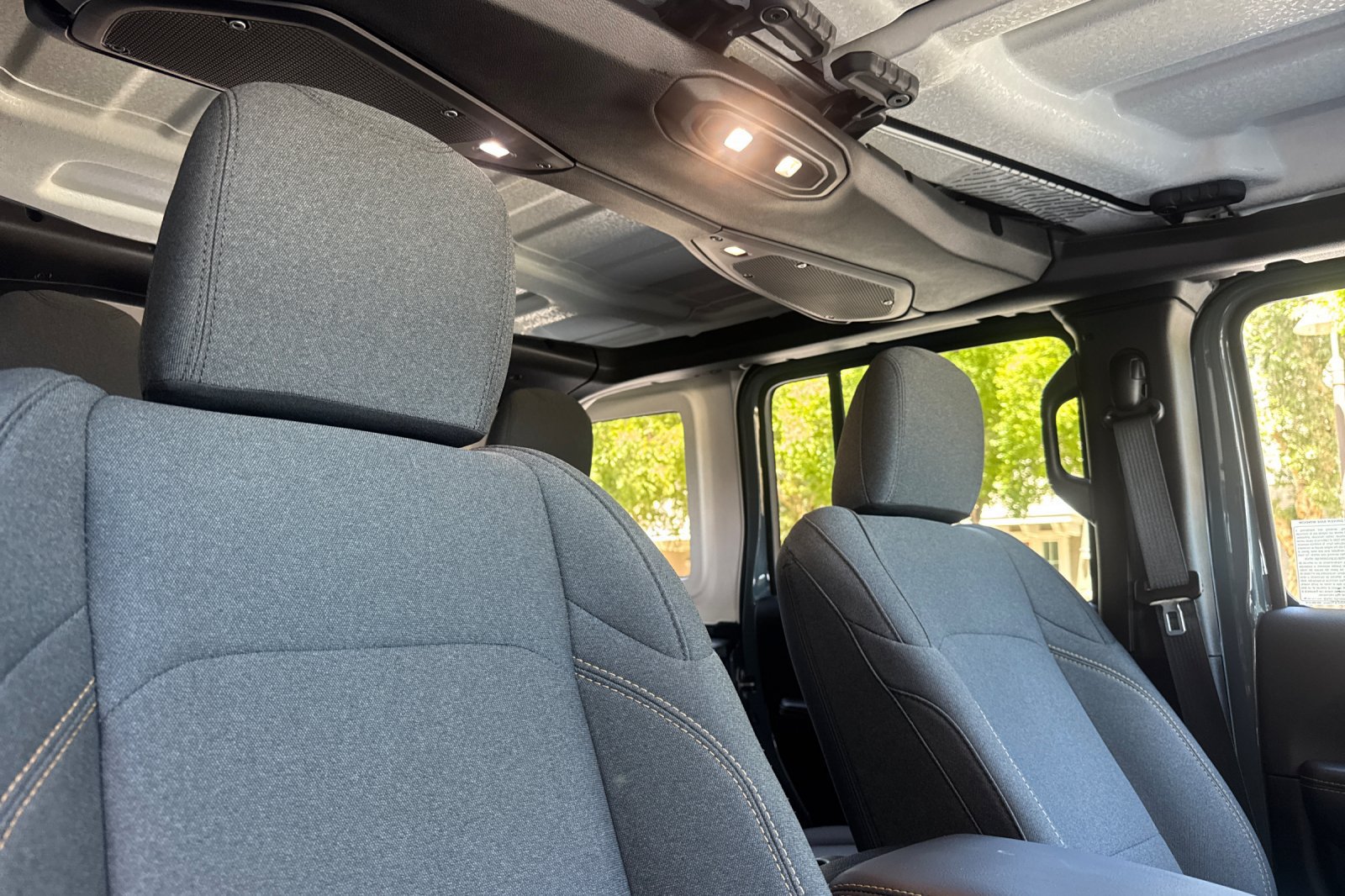 Used 2025 Jeep Wrangler Unlimited Sahara AWD/4WD image 17