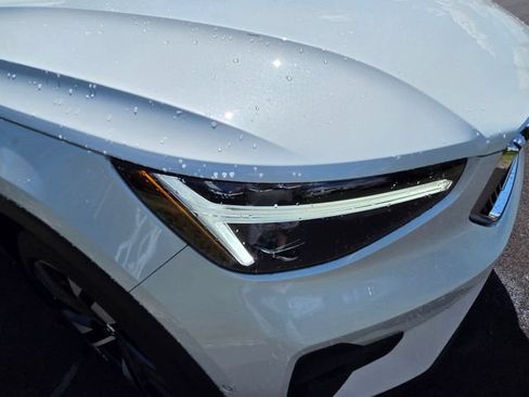 Used 2024 Volvo XC40 B5 Plus w/ Protection Package Premier AWD/4WD image 19
